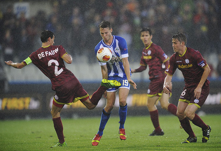 football -: Zulte Waregem's defender Davy De Fauw flicks the ballfoe