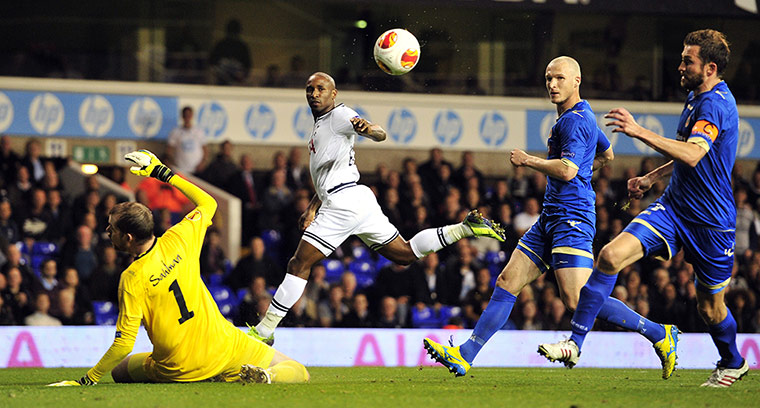 football -: Tottenham Hotspur's English striker Jermain Defoe
