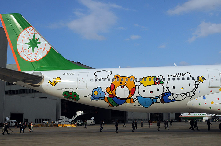 Hello Kitty plane: Hello Kitty characters on the aircraft