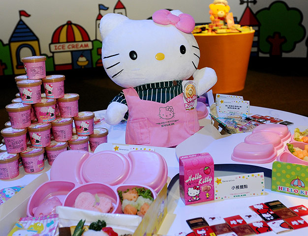 Hello Kitty plane: Meals for the Hello Kitty-themed aircraft plane, 