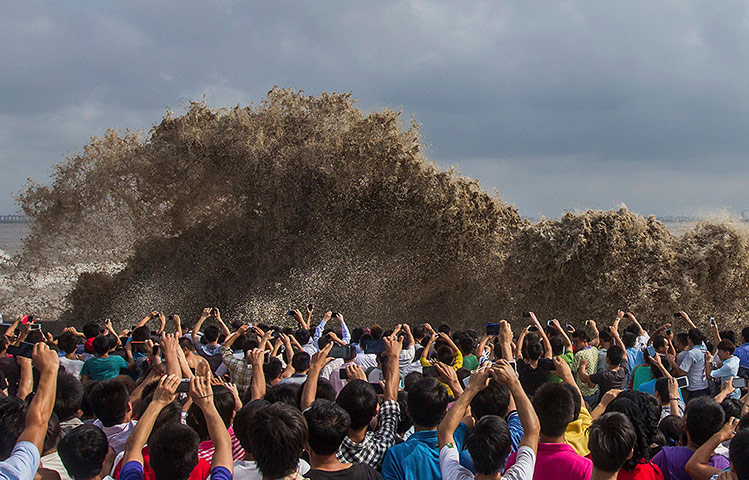Weekend in pictures: Visitors take pictures of tidal waves