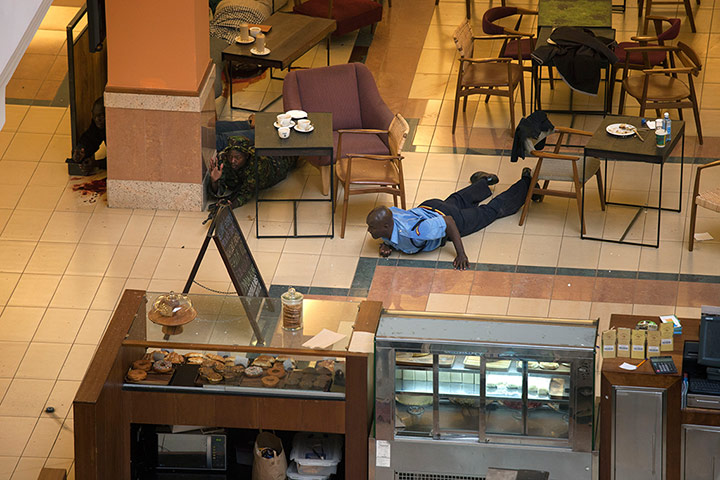 Nairobi mall siege: members of security forces in position