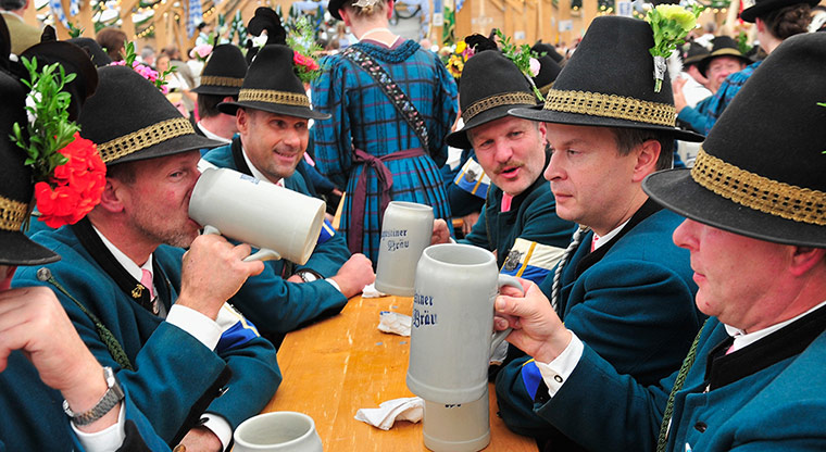 oktoberfest: Riflemen dressed in their traditional uniform clink their beer glasses