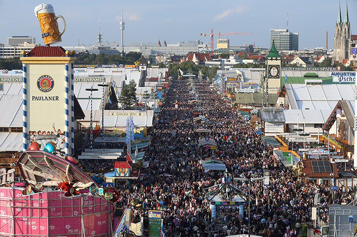Oktoberfest: General view of the throng 
