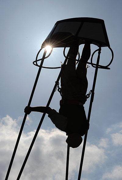 oktoberfest: Man on amusement ride