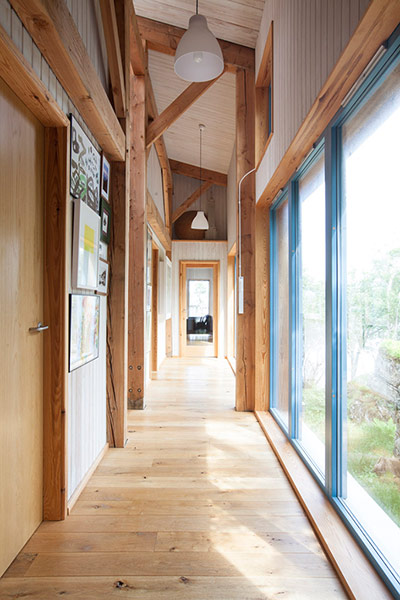 Homes - On The Rocks: hallway of wooden house with beams