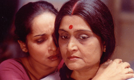 Indrani (Mamata Shanka) and Maya (Ruma Guha Thakurta) in Satyajit Ray's 1989 film Ganashatru