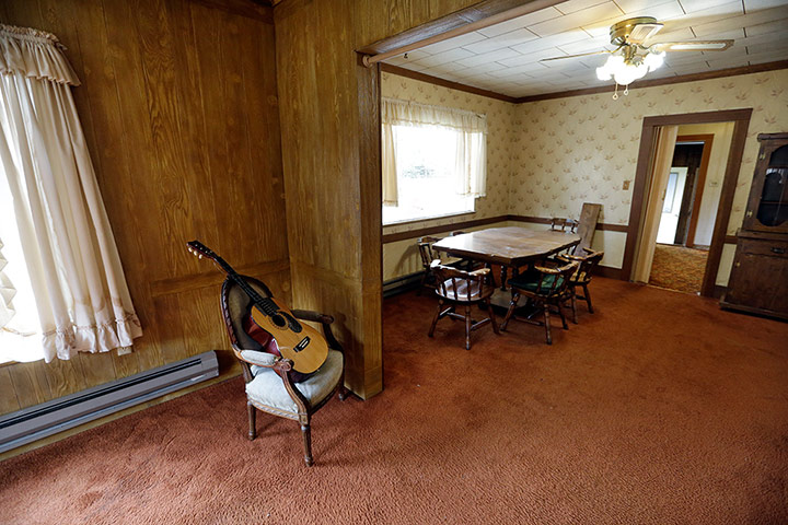 Cobain home: The dining / sitting room