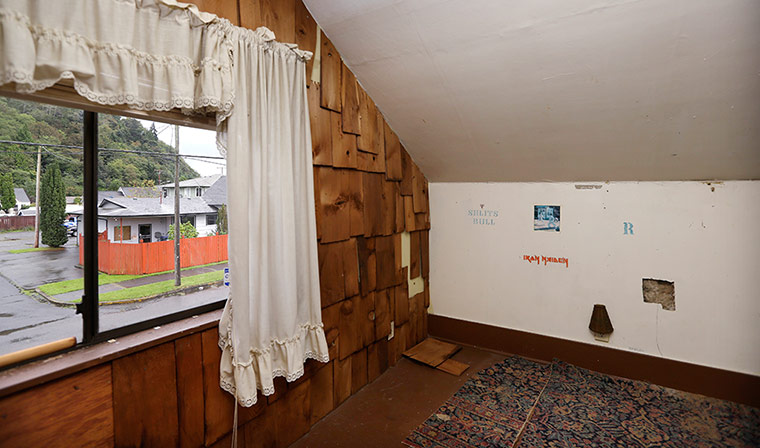 Cobain home: Cobain's attic bedroom still has band names on the walls 
