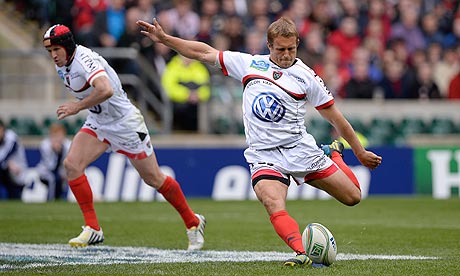 Jonny Wilkinson kicking rugby ball