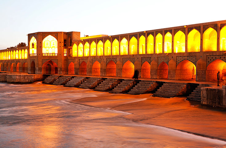 Ten best: The Khaju bridge over the River Zayandeh,Isfahan