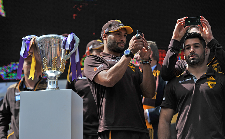 AFL Parade: Hawthorn players film the crowd 