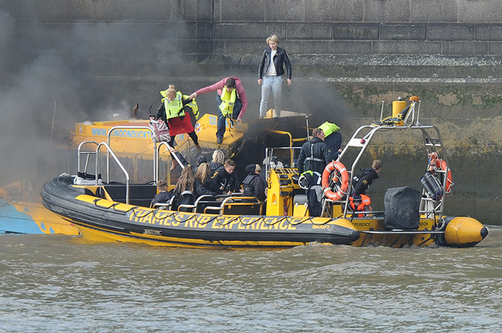 Duck boat on fire: Passengers being rescued by a Thames RIB Experience speedboat 
