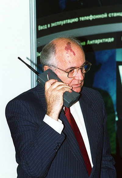 Nokia timeline: 1989: Mikhail Gorbachev makes a call on a Nokia Mobira Cityman mobile phone
