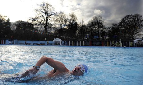 Cold water swimming 