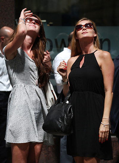 Walkie scorchie: Women look up as the sun is reflected down 