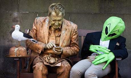Gold man on phone at the Edinburgh Festival Fringe