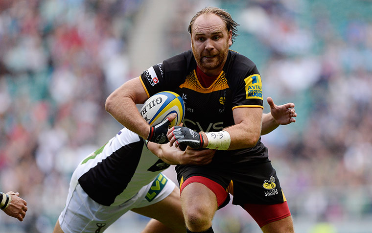 Rugby at Twickenham: Andy Goode surges past a Harlequins challenge on his Wasps debut