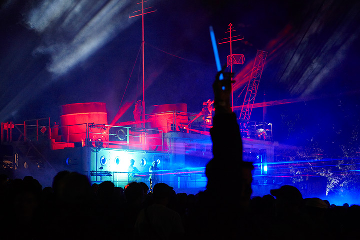 bestival 2013 day 3 and 4: Dancing aroundhe HMS Bestival late on day 3