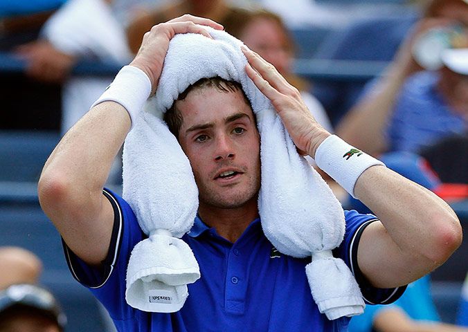 sport..: John Isner of the U.S. cools off