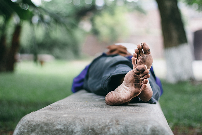 Your Pictures - Chill : shot of man's feet lying on stone