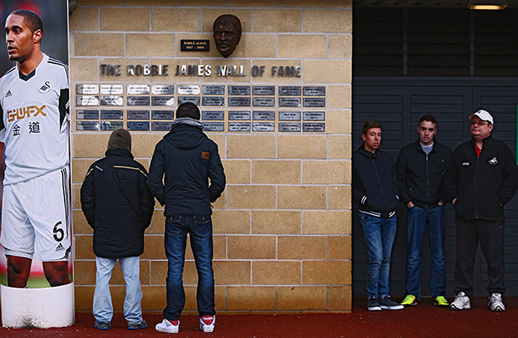 Premier New Years Day : Swansea City v Manchester City - Premier League