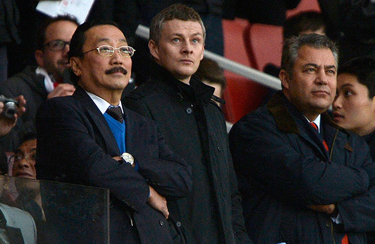 Premier New Years Day : Cardiff City's owner Vincent Tan and Ole Gunnar Solskjaer