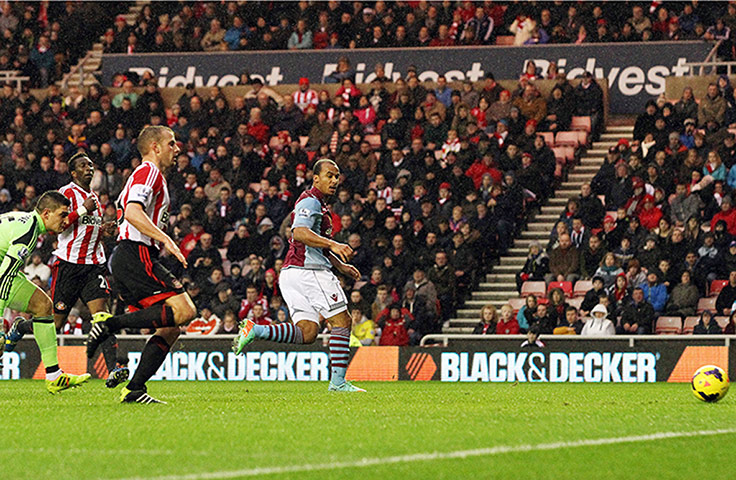 Premier New Years Day : Sunderland can only look on as Gabriel Agbonlahor