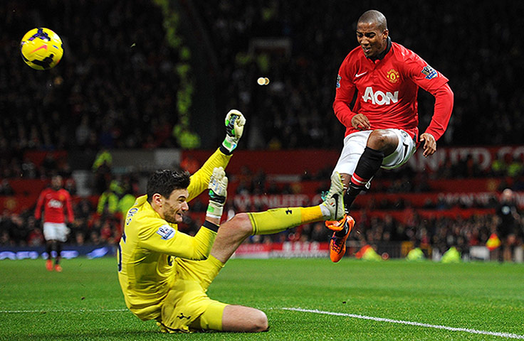 Premier New Years Day : Tottenham Hotspur's goalkeeper Hugo Lloris collides