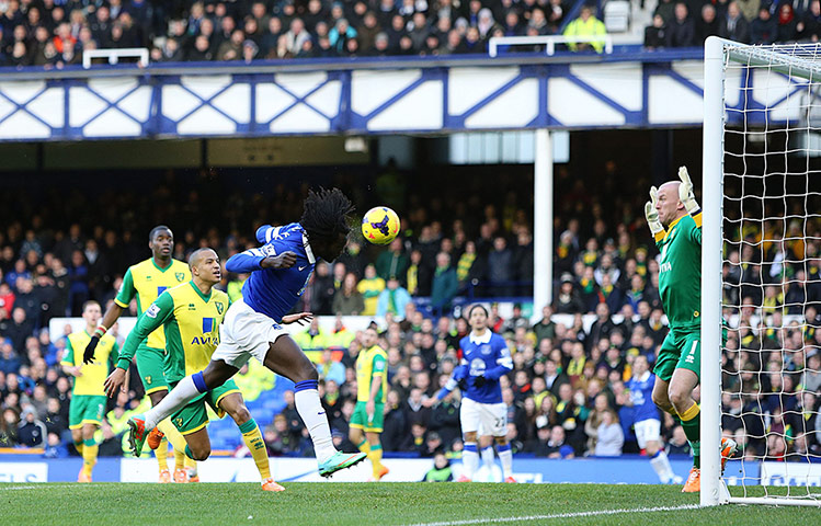 Everton v Norwich: Romelu Lukaku misses a header