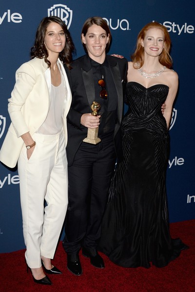 Globes fashion photobombs: Jessica Chastain