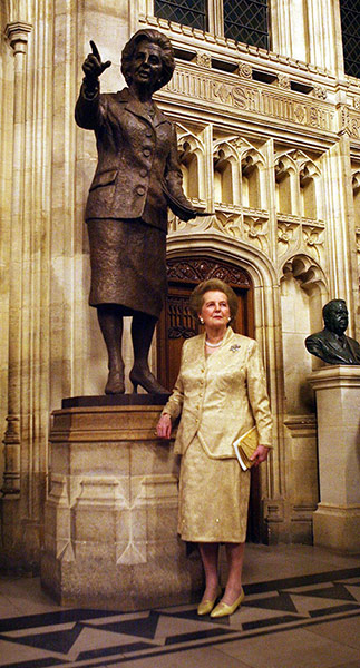 MPs portraits: Margaret Thatcher unveils a statue of herself in 2007