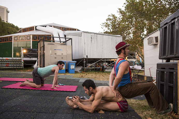 Limbo: Acrobats warm up