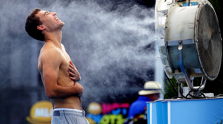 Australian Open heat: Poland's Jerry Janowicz is sprayed with cool water