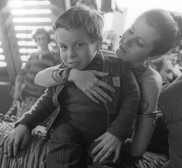 Child actor Warwick Davis with Carrie Fisher.