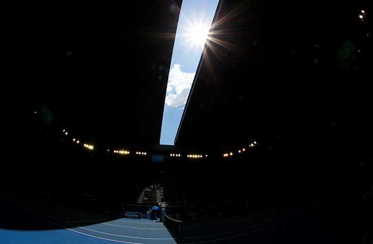 Aussie open day 4: Roof closes