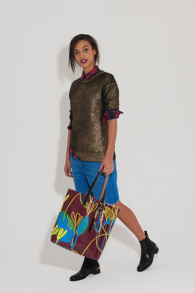 All Ages metal: metallic knit jumper cut off jeans chelsea boots shoulder bag