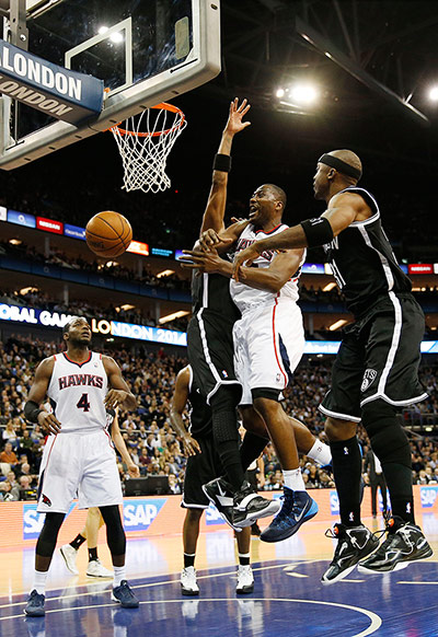 nba at the o2: Another Millsap drive to the basket