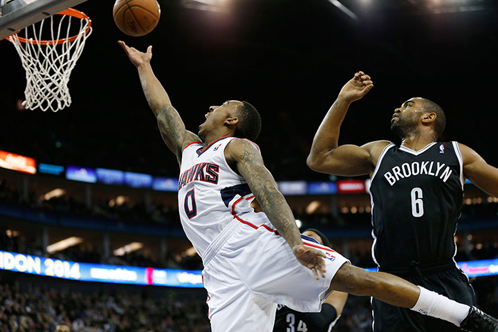 nba at the o2: Jeff Teague attempts a basket past Alan Anderson 