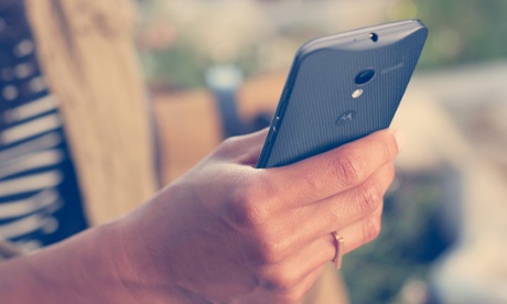 Motorola Moto X review phone in hand
