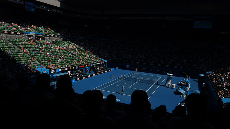 aussie open day 5: Zheng Jie serves 