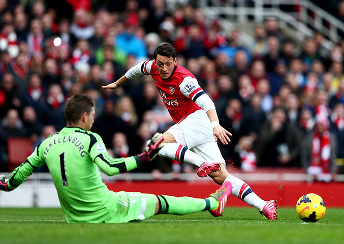 Saturday Round up: Mesut Oezil fires his shot wide