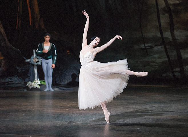 Giselle: Natalia Osipova (Giselle) and Carlos Acosta (Albrecht) 