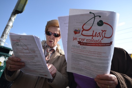 -- Demomstrators are seen reading leaflets given by demonstrators -- A demonstration was organised in the Neos Kosmos region of Athens against the dissolution of public healthcare in Greece.
