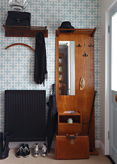 Homes - Petra Tyler: hallway with patterned wallpaper