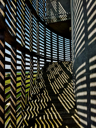 Your Pictures - Zigzag: zigzag reflections on a tower