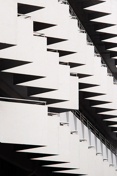 Your Pictures - Zigzag: black and white market building in Toulouse, France
