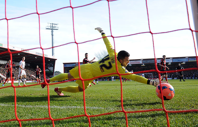 Bournemouth v  Liverpool : Lee Camp dives but fails to save a shot from Victor Moses