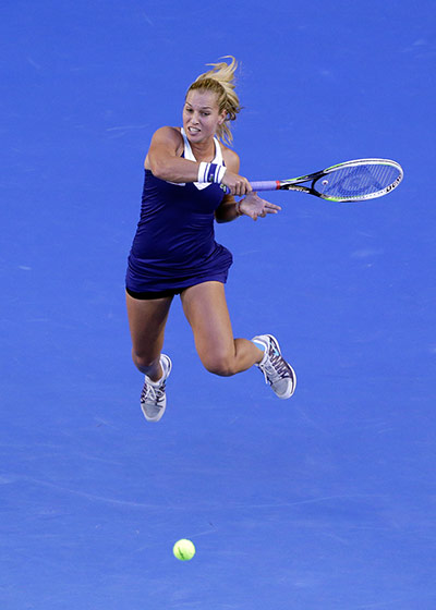 women's final: Dominika Cibulkova returns to Li Na