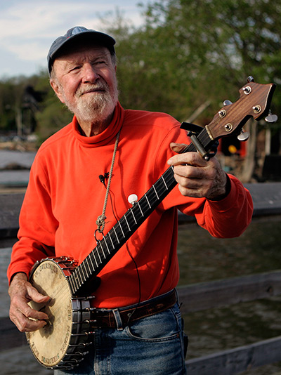 Pete Seeger: Pete Seeger plays his banjo